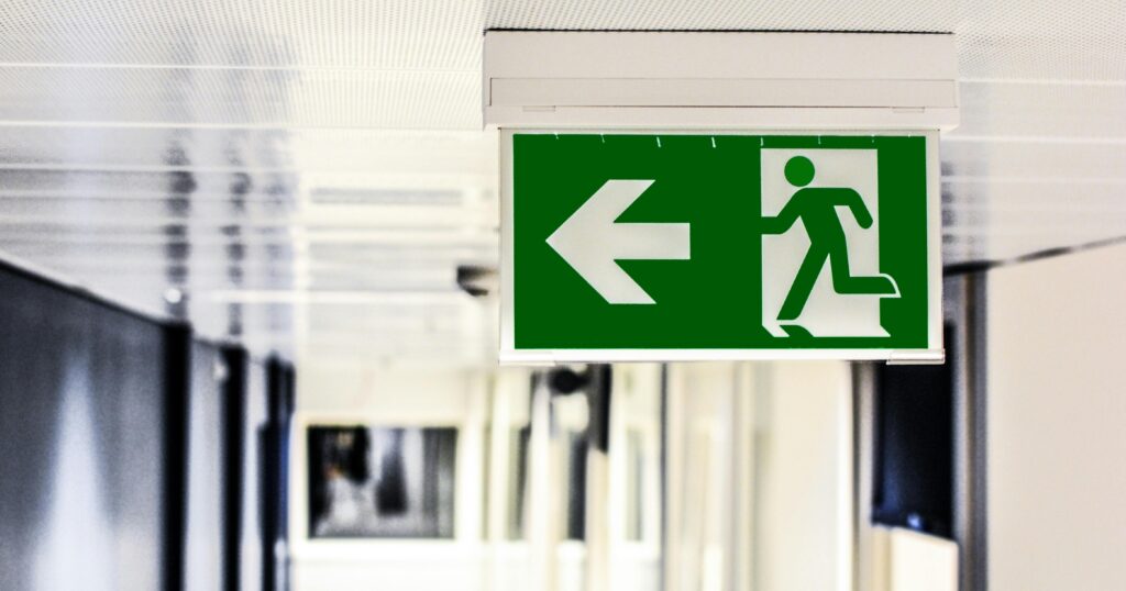 Hvilke krav og regler gjelder for skilting i hjem, borettslag og bedrift?